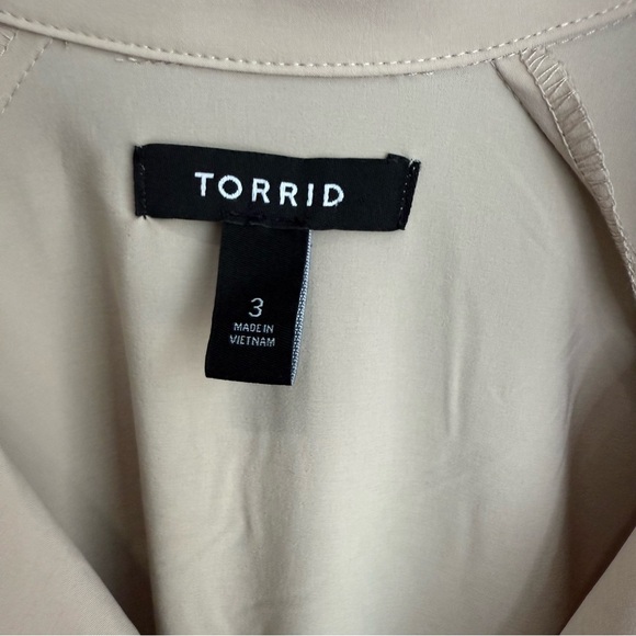 Torrid Women's Beige Trench Coat - Picture 5 of 13